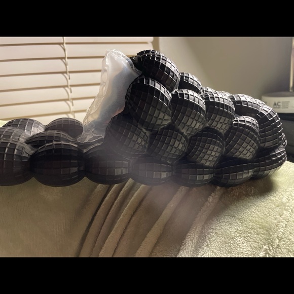 Black bubble slides.  Size:39-40.  Never Worn. - Picture 3 of 8